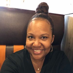 Meet your Posher, Mia